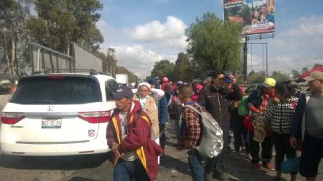 Caravana migrante llega a caseta de Tepotzotlán