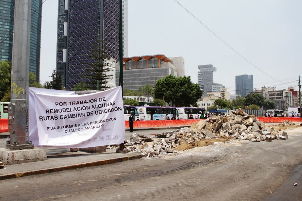 La noche del lunes 2 de mayo, 600 comerciantes fueron retirados de las inmediaciones del Centram Chapultepec, donde luego de realizar trabajos de limpieza y fumigación se retomaron las obras de remodelación (JUAN BOITES. EL UNIVERSAL)