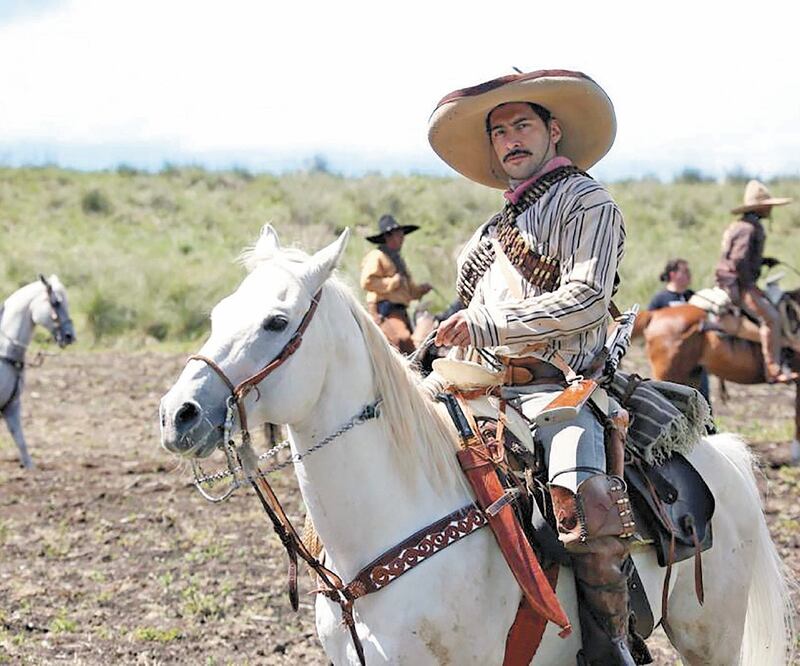 Guerrero caracteriza en esta historia al mejor amigo de Pancho Villa. Foto: AZTECA