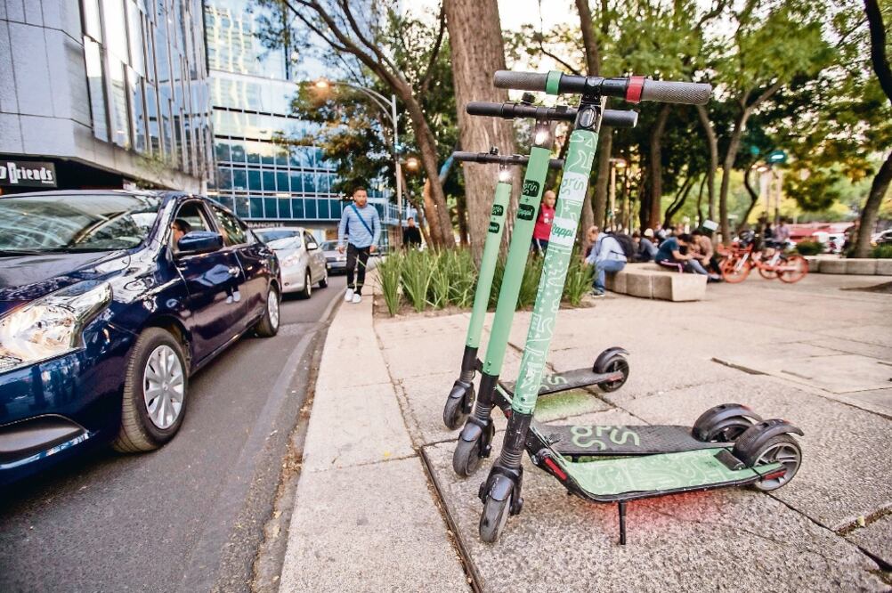 Cinco empresas (Grin y Lime de monopatines, y Jump, Dezba y Mobike para bicicletas sin anclaje) deberán cubrir el monto antes del 26 de junio. Foto: ARCHIVO EL UNIVERSAL