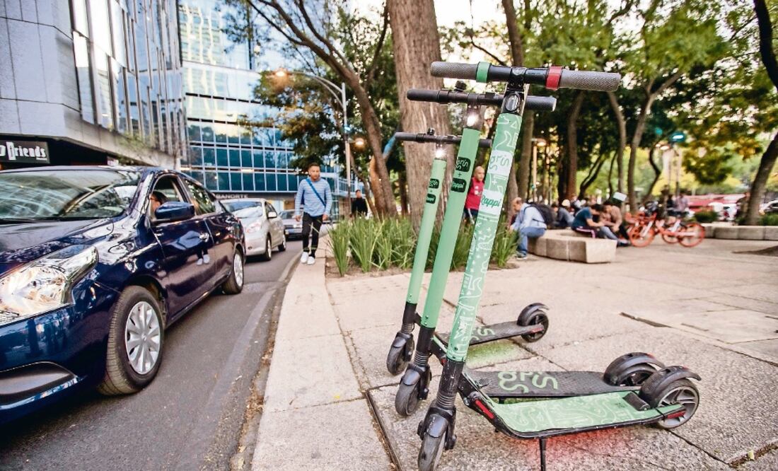 Cinco empresas (Grin y Lime de monopatines, y Jump, Dezba y Mobike para bicicletas sin anclaje) deberán cubrir el monto antes del 26 de junio. Foto: ARCHIVO EL UNIVERSAL