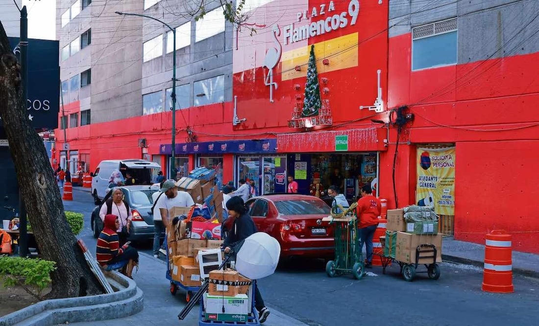 Uno de los edificios con bodegas a donde los trabajadores llevan la mercancía china se ubica en la Plaza Flamencos número 9. Foto: Fernanda Rojas / EL UNIVERSAL