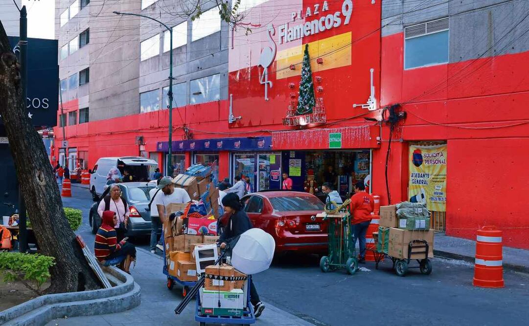 Uno de los edificios con bodegas a donde los trabajadores llevan la mercancía china se ubica en la Plaza Flamencos número 9. Foto: Fernanda Rojas / EL UNIVERSAL