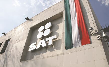 Protestan por despidos masivos en el SAT de Veracruz