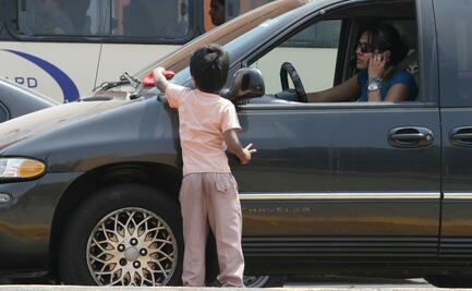 Llama senador de Morena a sancionar renta de menores para pedir limosna