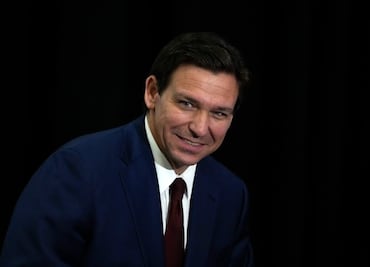 DeSantis, posible candidato a presidente de EU, critica a AMLO: "tiene un desastre" en la frontera