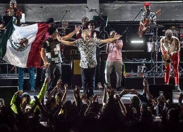 Los Auténticos Decadentes rinden homenaje a los Tigres del Norte y a Diego Verdaguer en el Metropólitan