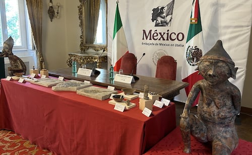 Regresan a México 27 piezas arqueológicas y fósiles recuperados en Italia