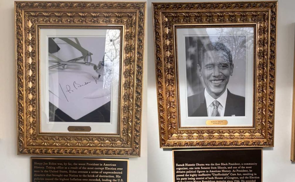 Placas bajo los retratos de expresidentes en la Casa Blanca que, en el caso de los demócratas Joe Biden y Barack Obama. Foto: Captura de X