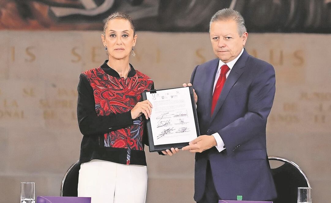 Claudia Sheinbaum, jefa de Gobierno de la CDMX, y Arturo Zaldívar, presidente de la SCJN, durante la firma del convenio. Foto: Berenice Fregoso/ EL UNIVERSAL.