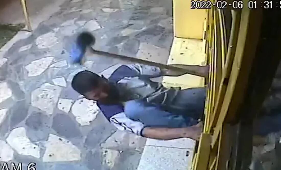 Un ladrón quiso entrar a un local y fue repelido a escobazos en Zárate. Foto: Tomada del video
