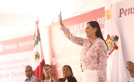 Secretaría de Bienestar entrega tarjetas a nuevos derechohabientes a pensión para adultos mayores