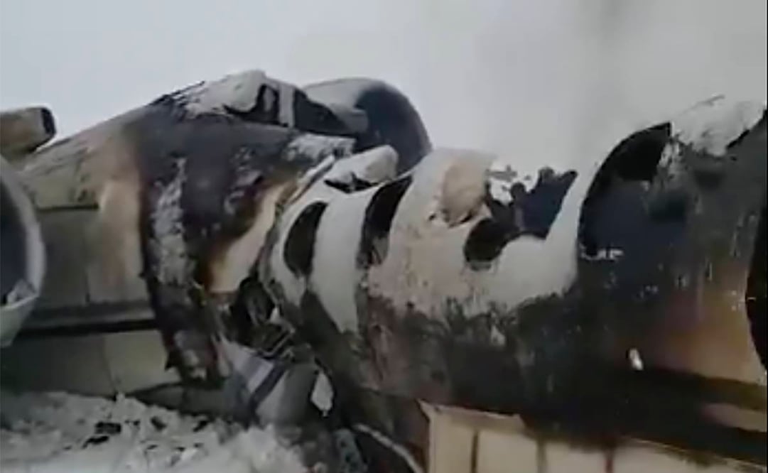 El accidente de avión ocurrió en el distrito de Deh Yak, al este de la ciudad de Ghazni (Fotos: AP)