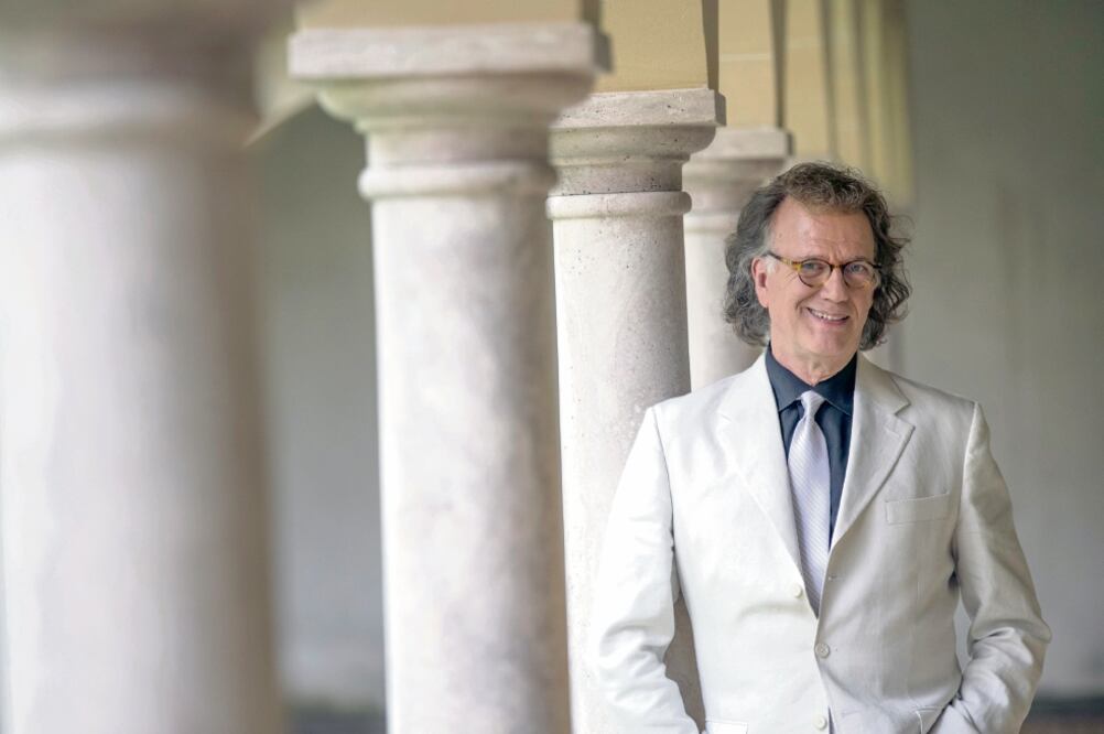 El músico holandés vendrá a México en septiembre para ofrecer seis conciertos con su Orquesta Johann Strauss (MARCEL VAN HOORN)