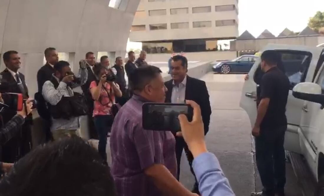 "El Bronco" en su arribo a la reunión con miembros del Consejo Mexicano de Negocios. FOTO: tomada del video de su llegada