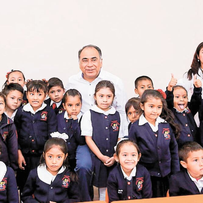 Los alumnos agradecieron al gobernador Héctor Astudillo Flores por haberles proporcionado una nueva escuela con espacios adecuados para trabajar. ESPECIAL