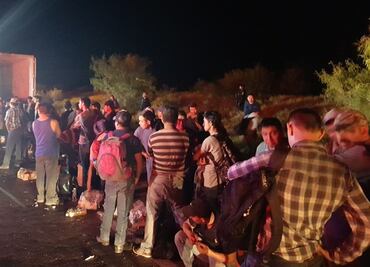 Rescatan a 119 migrantes de caja de tráiler en Nuevo León