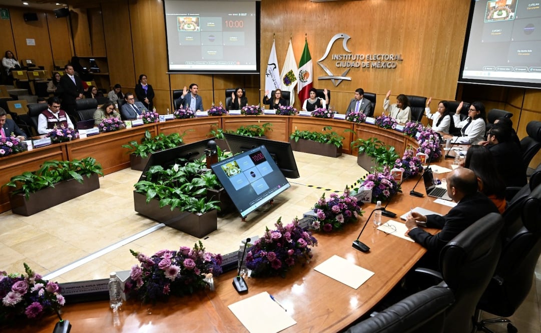 Consejo General del Instituto Electoral de la Ciudad de México (IECM) en sesión este 14 de septiembre. Foto: especial