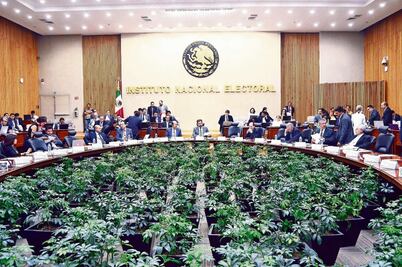 Plantea AN exigir al INE que empleados sean profesionales