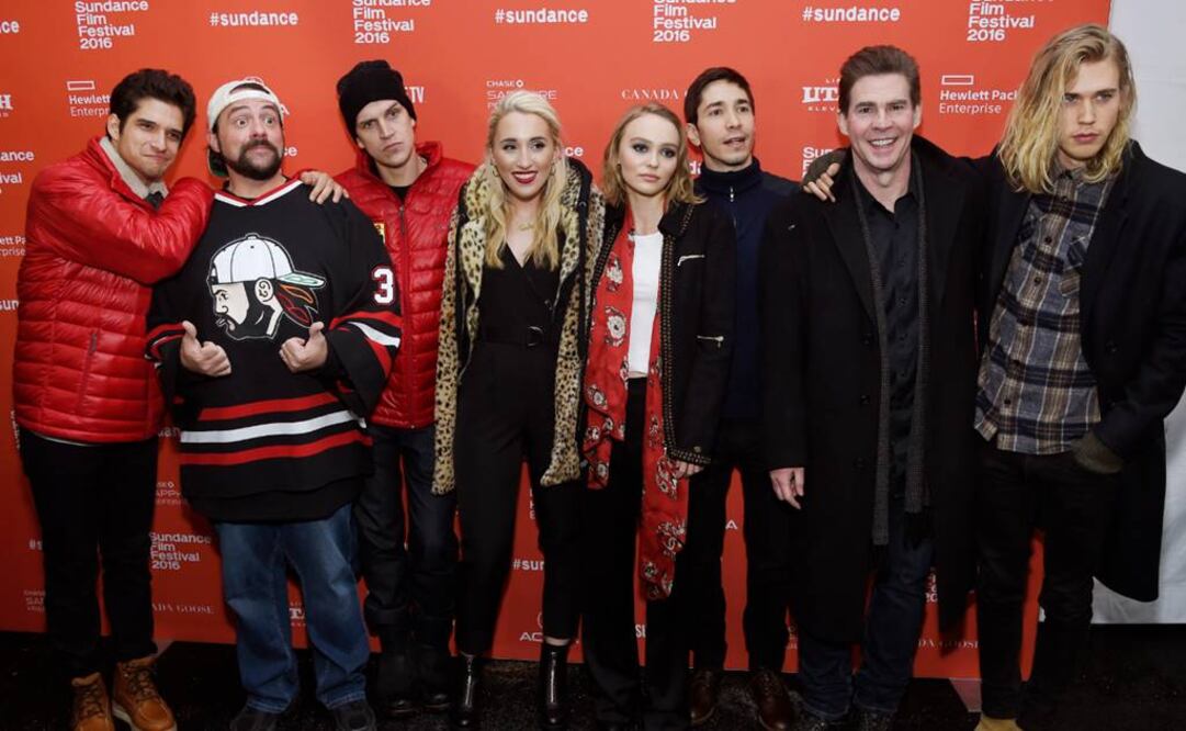 El director Kevin Smith (segundo a la izquierda), junto al elenco de la cinta "Yoga Hosers". (FOTO: AP)