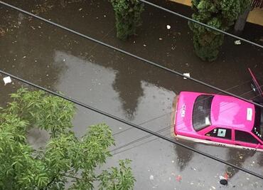 Fuertes lluvias de esta tarde colapsan algunas avenidas centrales en CDMX
