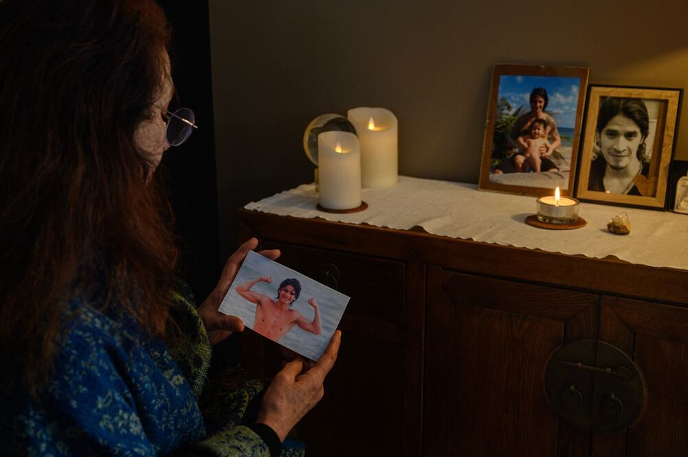 Marie-Pascale Radoux, mamá del franco-mexicano Orion Hernández Radoux, de 32 años, al hablar con la AFP en su casa de Labastide-Saint-Georges, cerca de la ciudad suroccidental de Toulouse el 8 de enero de 2024. Foto: AFP
