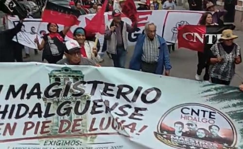 CNTE Members March in Pachuca; Threaten to Join National Strike If ISSSTE Law Isn't Repealed