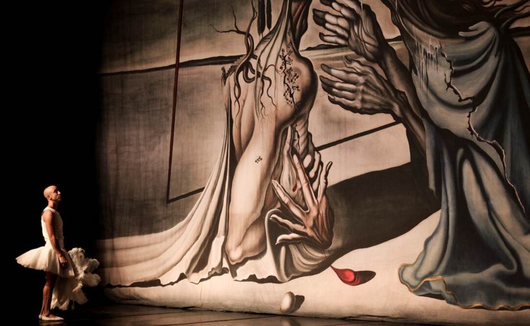 El telón fue pintado por Dalí en los años 40 en Nueva York, Estados Unidos, para el ballet de "Tristán e Isolda". FOTO: Valente Rosas