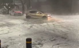 VIDEOS Lluvia y granizo dejan varios encharcamientos en Venustiano Carranza e Iztacalco; hay afectaciones a la circulación