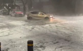 VIDEOS Lluvia y granizo dejan varios encharcamientos en Venustiano Carranza e Iztacalco; hay afectaciones a la circulación