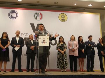 Va por México presenta "moratoria constitucional" por "cerrazón" de AMLO al diálogo