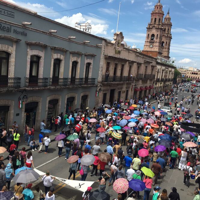La Sección 18 de la CNTE marchó en las principales ciudades de las 22 regiones del estado de Michoacán (Foto: Carlos Arrieta / EL UNIVERSAL)