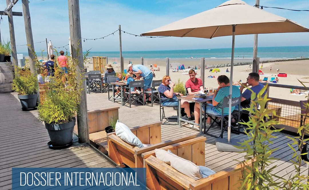 En los restaurantes ubicados en las playas de Breskens no puede haber más de 30 comensales, la zona de terraza ha sido modificada para cumplir con el distanciamiento social obligatorio de al menos 1.5 metros. Foto: INDER BUGARIN. EL UNIVERSAL