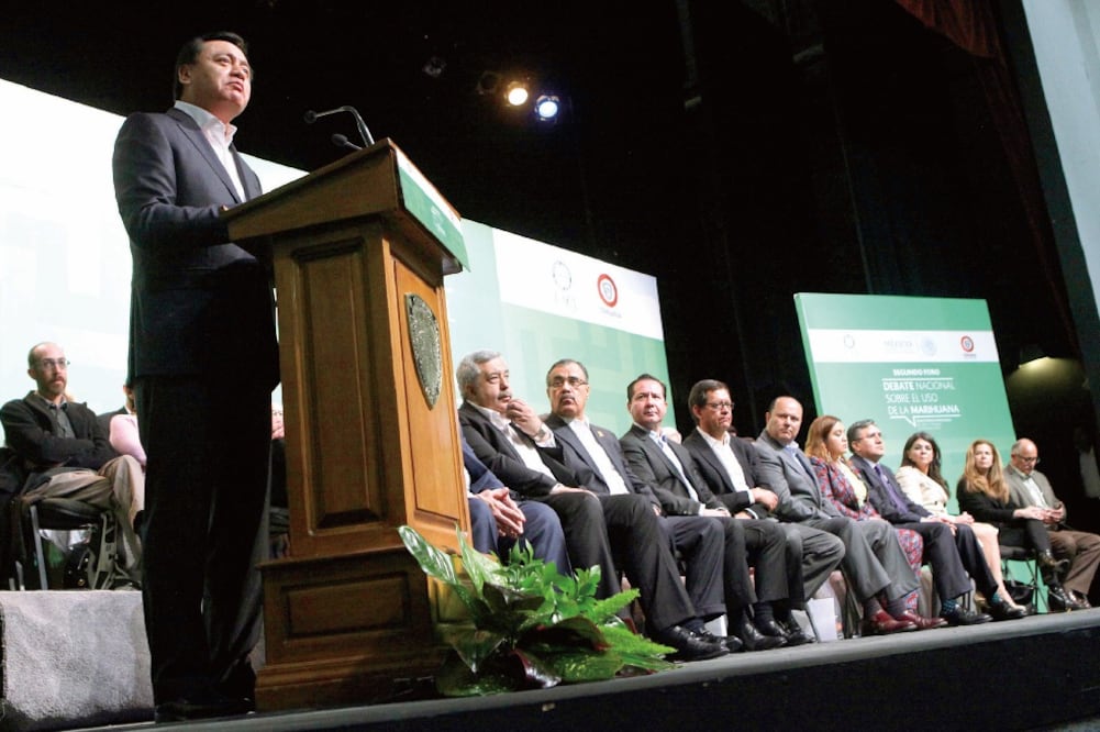 Miguel Ángel Osorio, titular de Gobernación dijo que se busca tener una legislación clara, para dejar de perseguir a los consumidores (ADRIÁN HERNÁNDEZ. EL UNIVERSAL)