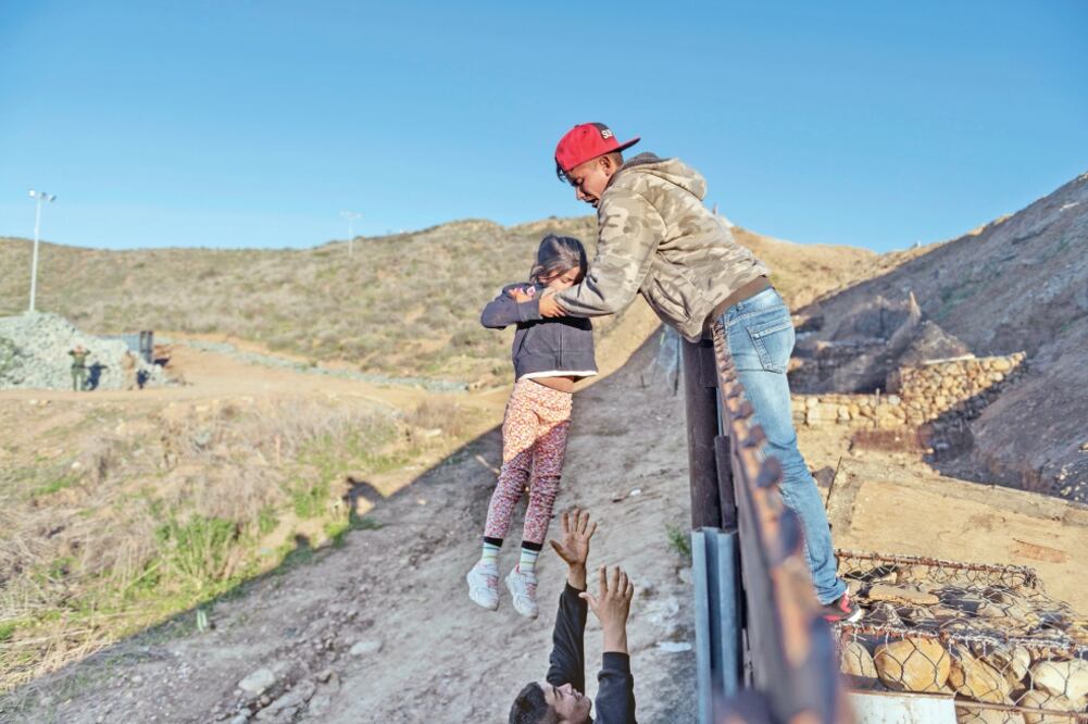 Nueva política. La nueva medida estadounidense busca que los solicitantes de asilo no entren a su territorio hasta que su petición sea aprobada. (DANIEL OCHOA DE OLZA. AP)