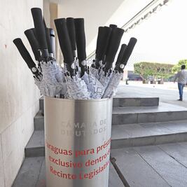 Diputados gastan $264 mil en paraguas