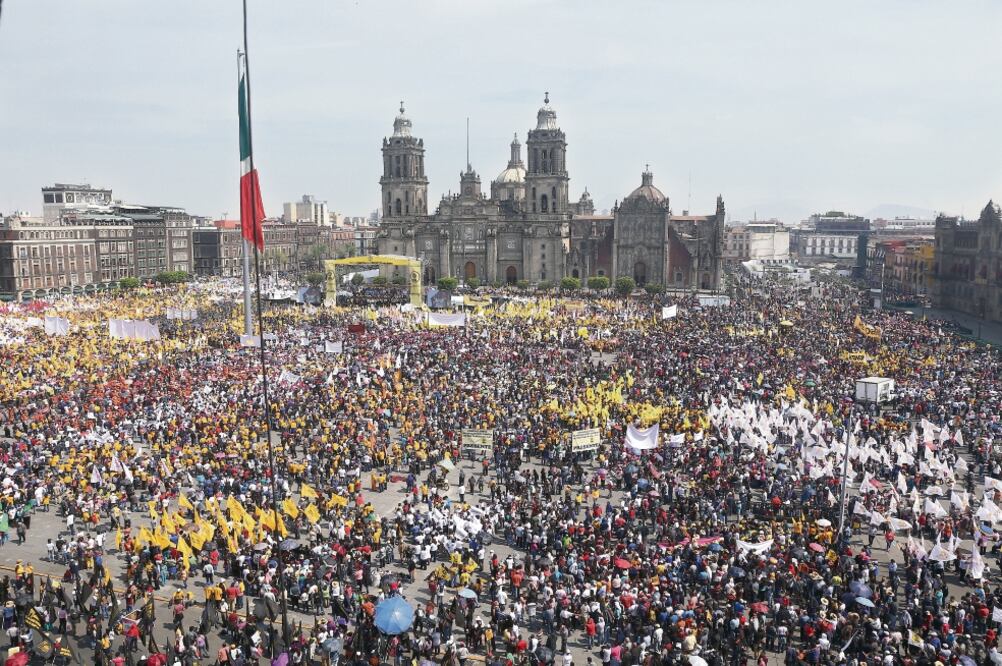 En el mitin, Alejandra Barrales, presidenta del PRD, reconoció que han cometido errores y señaló que trabajarán para cumplir las demandas de los ciudadanos (BERENICE FREGOSO. EL UNIVERSAL)