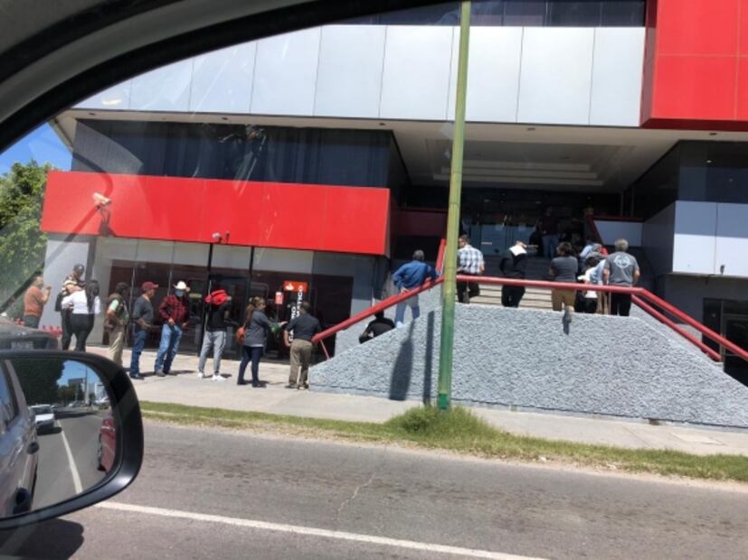 Aumenta afluencia en cajeros; bancos garantizan servicios ante Covid-19