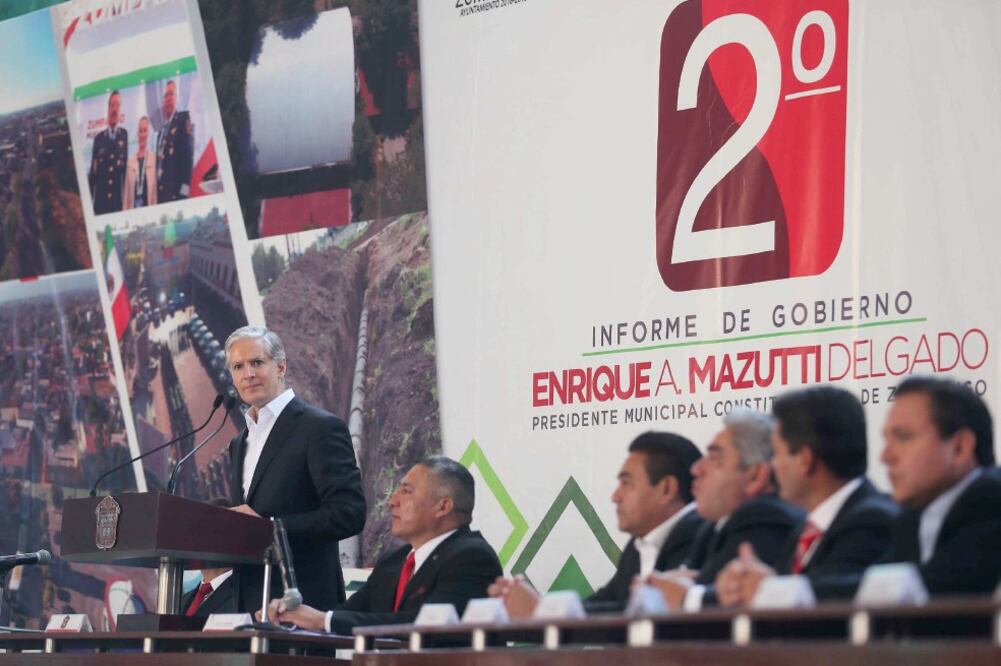 El gobernador Alfredo del Mazo asistió al segundo informe de gobierno de Enrique Mazutti, alcalde de Zumpango (CORTESÍA)