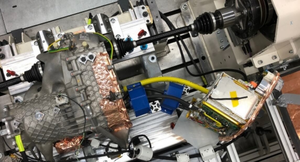 Porsche imprime la primera cubierta para motor en 3D del mundo