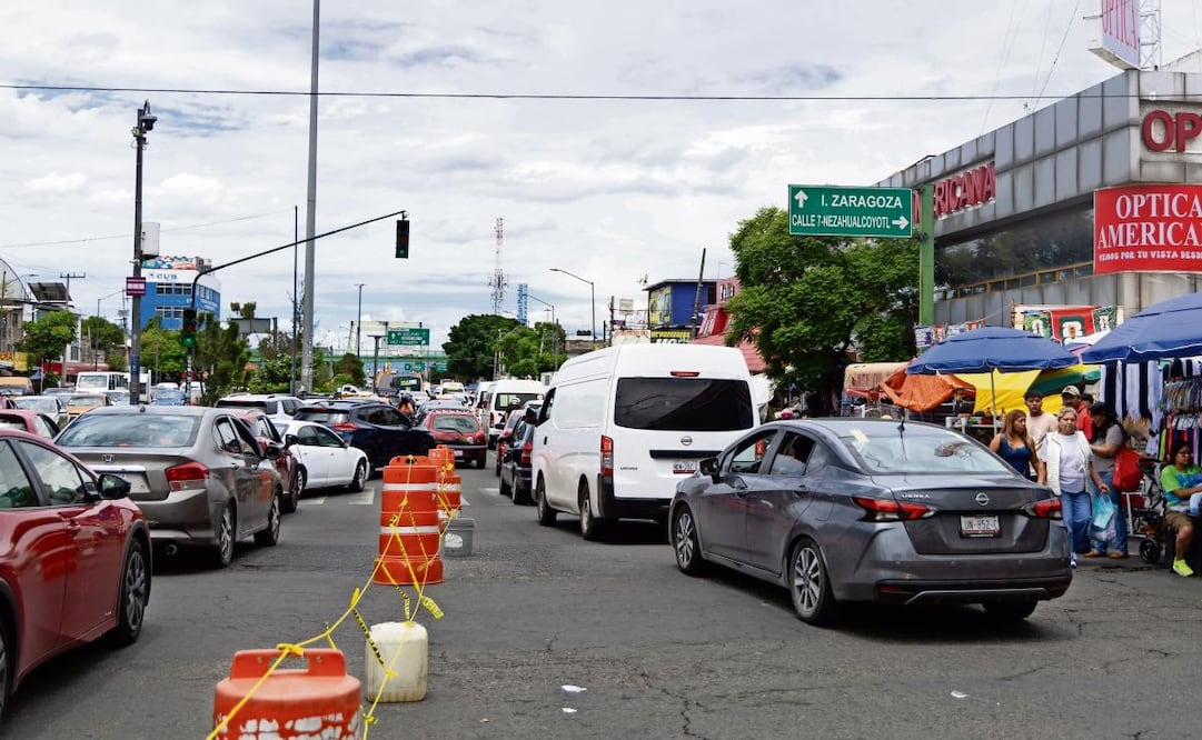 Recorrido el tianguis ubicado en la avenida Texcoco, en el límite de Nezahualcóyotl e Iztapalapa donde se lleva a cabo un programa para la recuperación de espacios públicos y ordenamiento. Foto Hugo Salvador El Universal 
