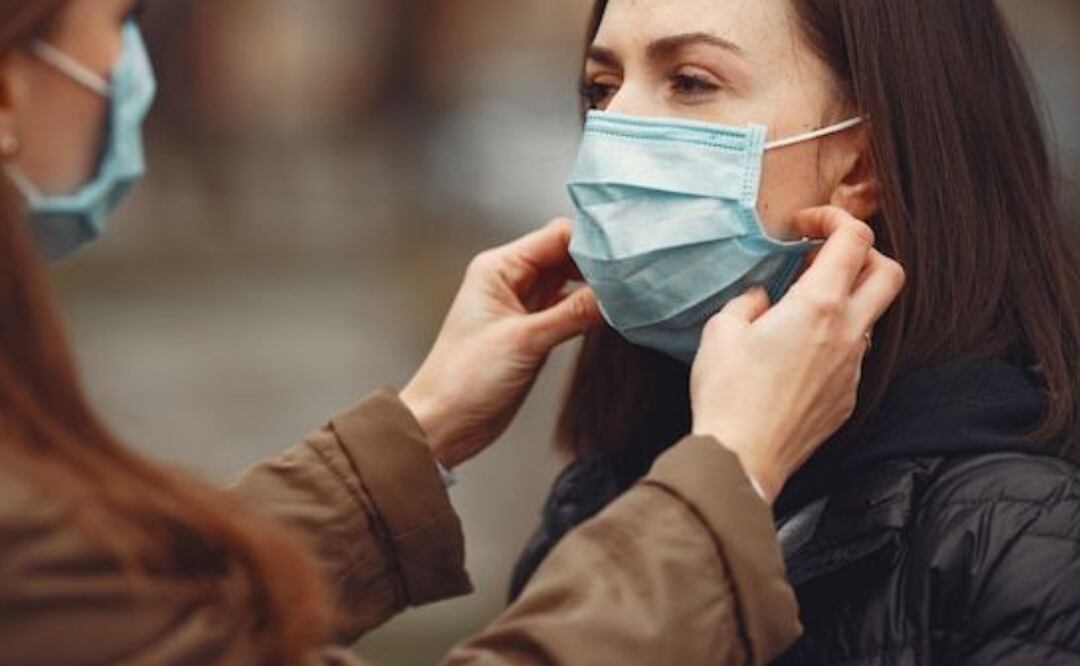 Te decimos cuántos días se puede ser altamente contagiosa una persona con COVID-19. Fuente: Freepik.