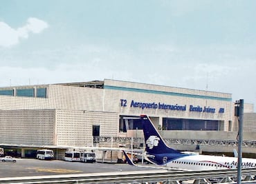 Siete horas de angustia vivieron pasajeros encerrados en un avión de Delta en el AICM; ¿por qué?