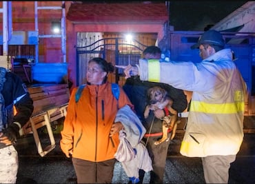 FOTOS: Lluvias dejan inundaciones en dos municipios de Hidalgo; familias afectadas son evacuadas