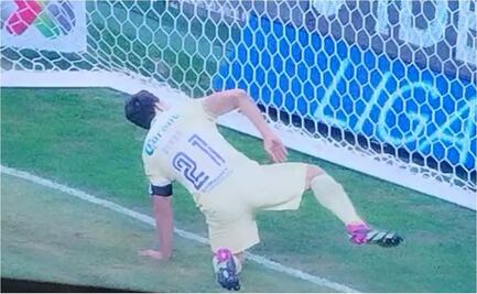 VIDEO: Henry Martín le festejó a las Chivas "marcando territorio"