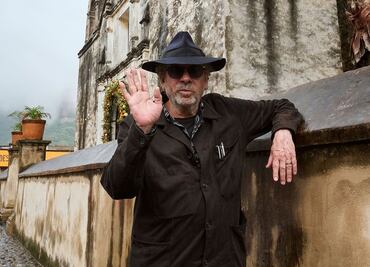 ¡Tim Burton ya está en México!, el cineasta fue captado de paseo por Tepoztlán