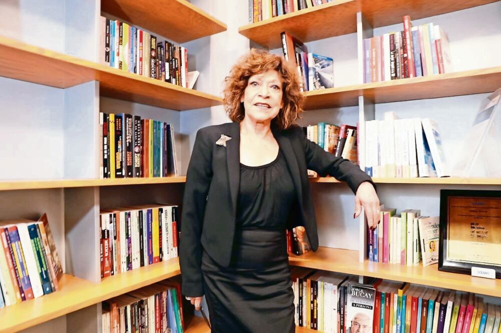 Son 50 historias las que conforman este volumen de Cristina Pacheco. (FOTO: LUIS CORTÉS. EL UNIVERSAL)