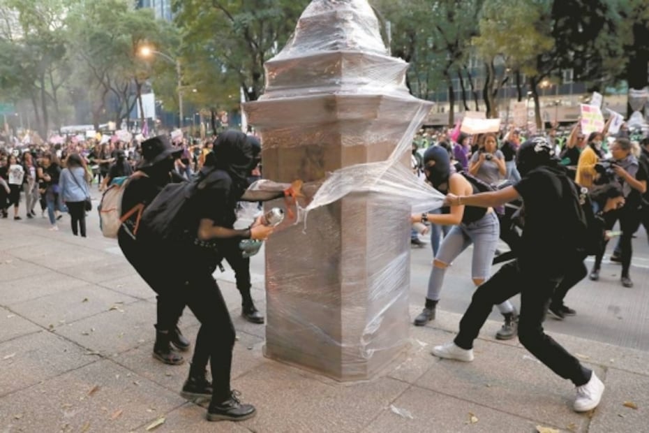 Monumentos, blanco de protestas de mujeres