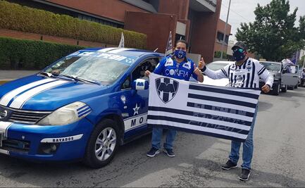 Aficionados de Rayados hacen caravana en plena contingencia