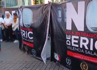 Familia de “El 85”, exsocio de “El Mencho”, protesta afuera de la Corte contra extradición